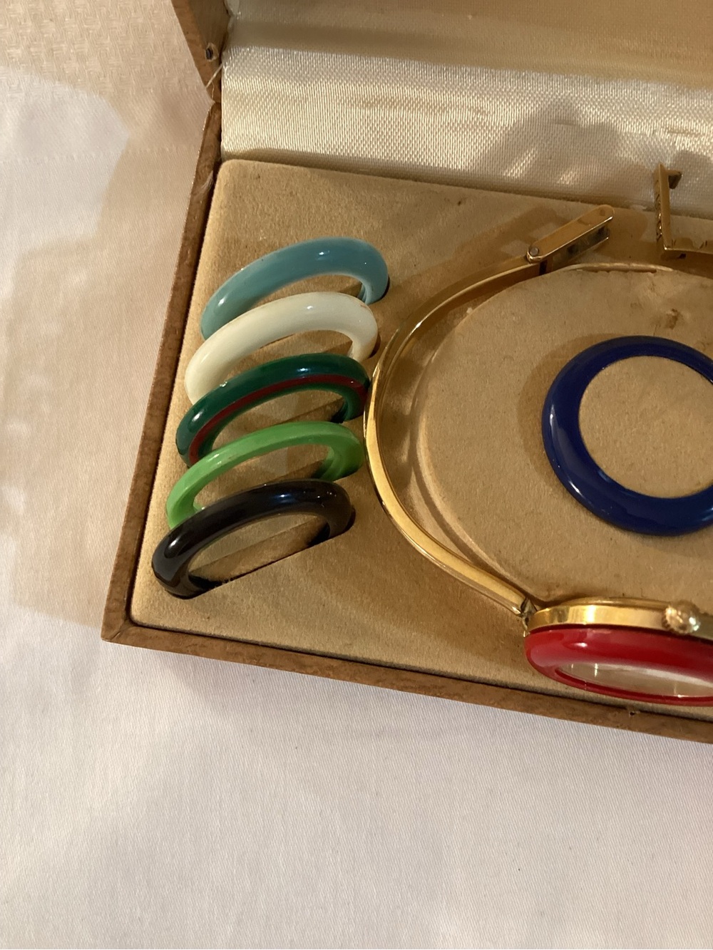 GUCCI Change Bezel 1100L Quartz Watch - Picture 3 of 14